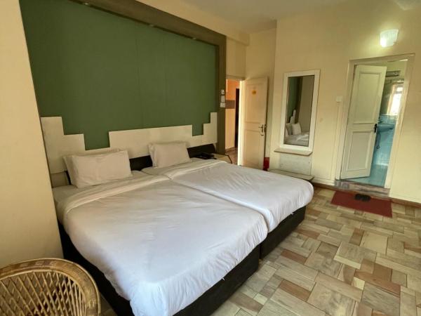 Hotel Vajra Inn & Apartments : photo 10 de la chambre chambre double ou lits jumeaux deluxe - vue sur montagne