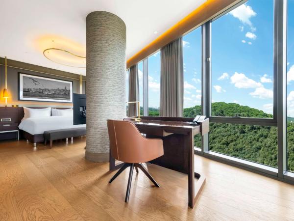 Radisson Collection Hotel, Vadistanbul : photo 1 de la chambre suite junior - vue sur ville et forêt