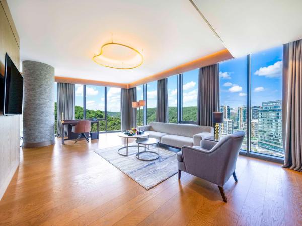 Radisson Collection Hotel, Vadistanbul : photo 3 de la chambre suite junior - vue sur ville et forêt
