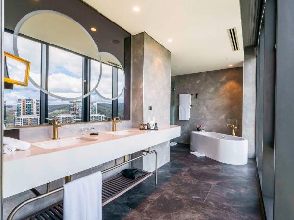 Radisson Collection Hotel, Vadistanbul : photo 9 de la chambre suite 1 chambre - vue sur ville et forêt