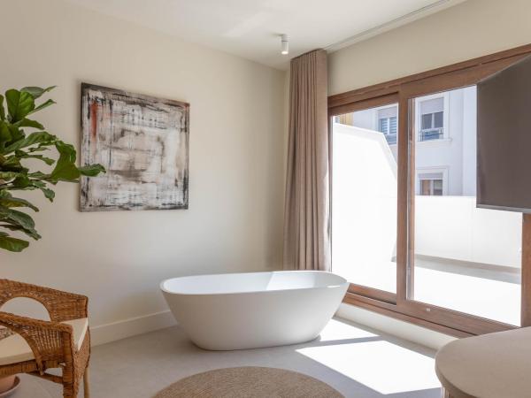 Reina Victoria Velázquez : photo 3 de la chambre suite avec balcon