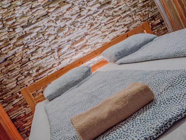 DeeP Guest House : photo 6 de la chambre chambre double ou lits jumeaux avec salle de bains commune