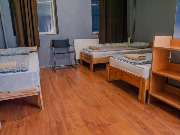 DeeP Guest House : photo 5 de la chambre chambre triple avec salle de bains commune