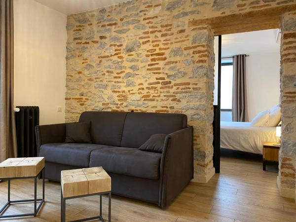 La Bellours Chambre D'Hôtes : photo 5 de la chambre chambre double - vue sur piscine