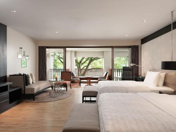 Le Meridien Chiang Rai Resort, Thailand : photo 7 de la chambre grande chambre deluxe plus spacieuse avec 2 lits queen-size et balcon - vue sur piscine.