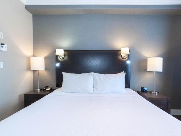 Sandman Signature Edmonton South Hotel : photo 3 de la chambre standard suite, 1 king bed, kitchen, washer dryer