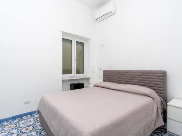 Guest House La Piazzetta : photo 1 de la chambre chambre quadruple confort