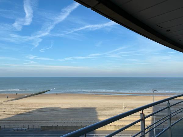 Vayamundo Oostende - Apartments : photo 7 de la chambre appartement supérieur - vue latérale sur mer