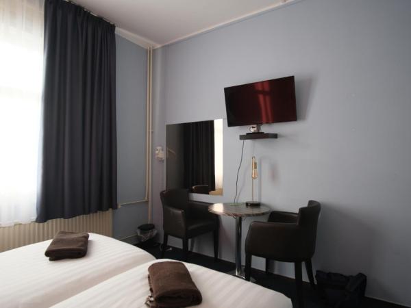 Hotel Abba : photo 2 de la chambre chambre lits jumeaux avec salle de bains commune