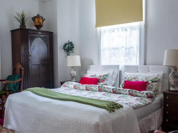 Dawson Place, Juliette's Bed and Breakfast : photo 9 de la chambre chambre triple - vue sur jardin