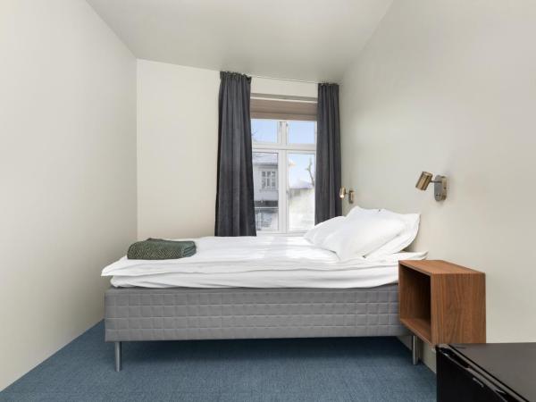 Central Guest House - Bedroom with private Bathroom : photo 5 de la chambre chambre double avec salle de bains privative