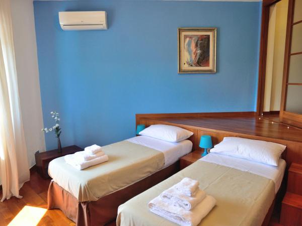 Bed and Breakfast La Villa AMBIENTI SANIFICATI CON GENERATORE DI OZONO : photo 3 de la chambre chambre lit king-size deluxe