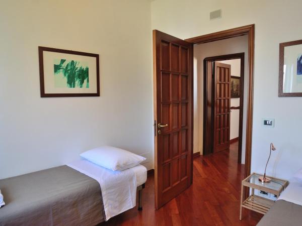 Bed and Breakfast La Villa AMBIENTI SANIFICATI CON GENERATORE DI OZONO : photo 3 de la chambre chambre lit king-size deluxe