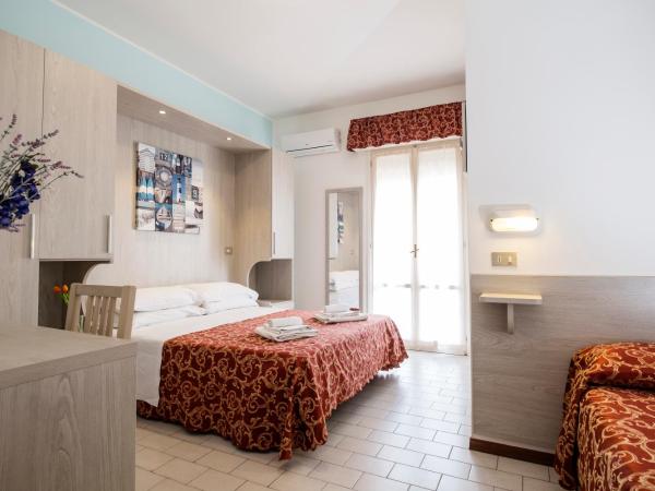 Hotel Belmar : photo 7 de la chambre chambre triple avec balcon