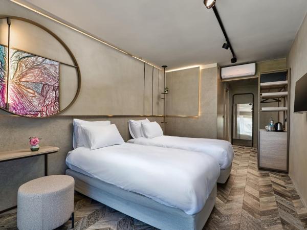 Büyük Hotel : photo 1 de la chambre chambre double - vue partielle sur mer.