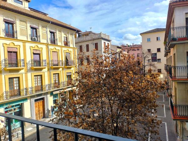 Casual Ilbira Granada : photo 2 de la chambre chambre double ou lits jumeaux avec balcon