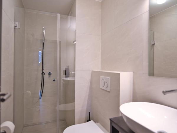 Eiger View Alpine Lodge : photo 7 de la chambre wetterhorn suite with balcony and eiger view