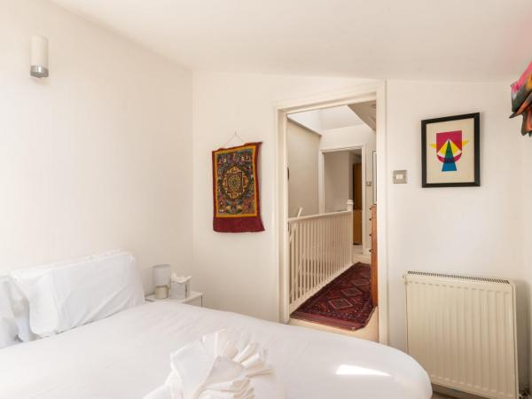 GuestReady - A Bohemian Home in Bath : photo 5 de la chambre maison de vacances