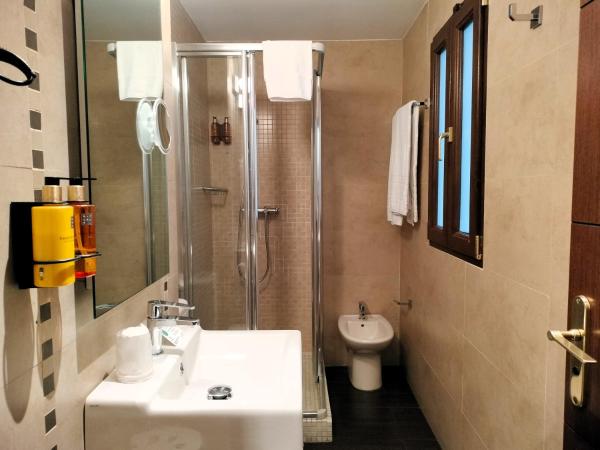 Casual Ilbira Granada : photo 7 de la chambre chambre double ou lits jumeaux
