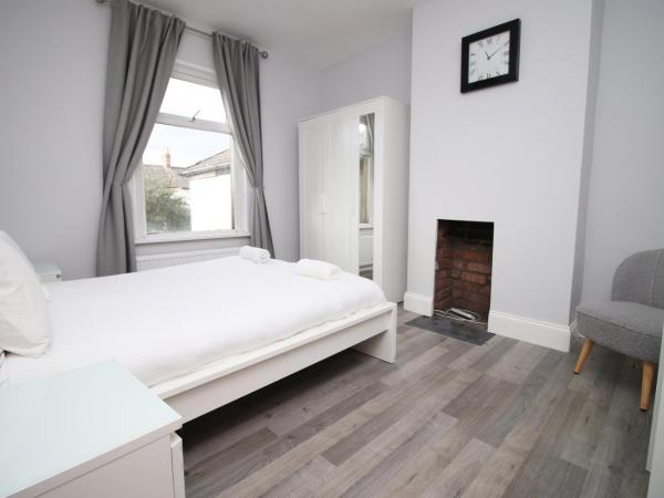 Parking | 2BR | Luxurious : photo 9 de la chambre maison de vacances