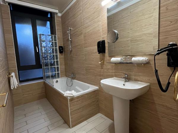 Empire Hôtel : photo 1 de la chambre chambre double deluxe avec baignoire