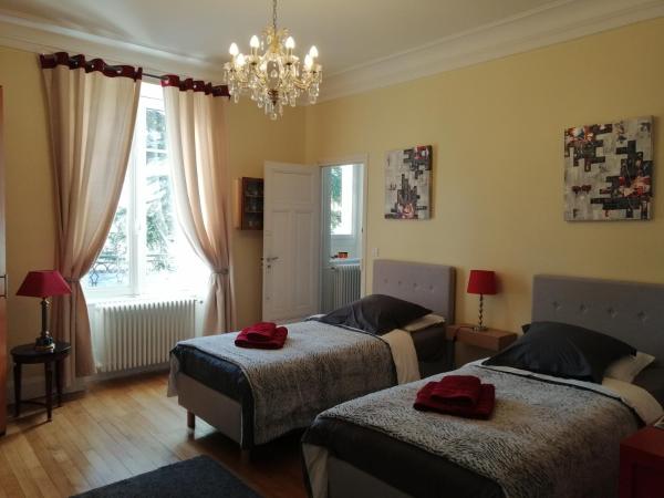 Chambres d'Hôtes Côté Parc-Côté Jardin avec parking privé gratuit : photo 6 de la chambre 2 chambres doubles communicantes