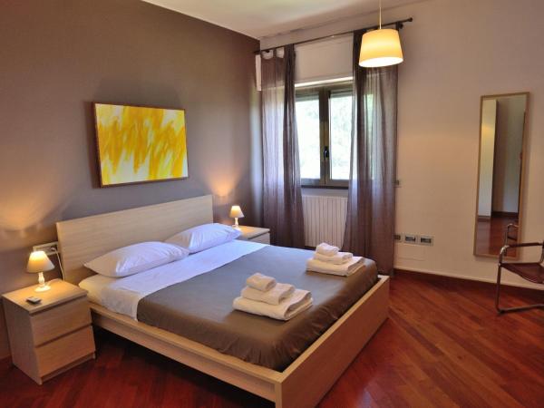 Bed and Breakfast La Villa AMBIENTI SANIFICATI CON GENERATORE DI OZONO : photo 1 de la chambre chambre lit king-size deluxe