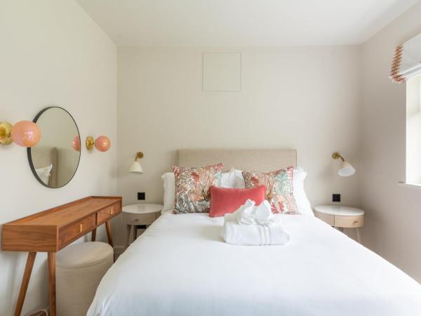 Near Major Attractions | Comfortable | TV : photo 3 de la chambre maison de vacances