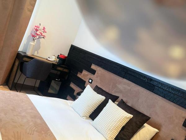 White Castle - Charleroi Airport : photo 4 de la chambre chambre double deluxe avec baignoire