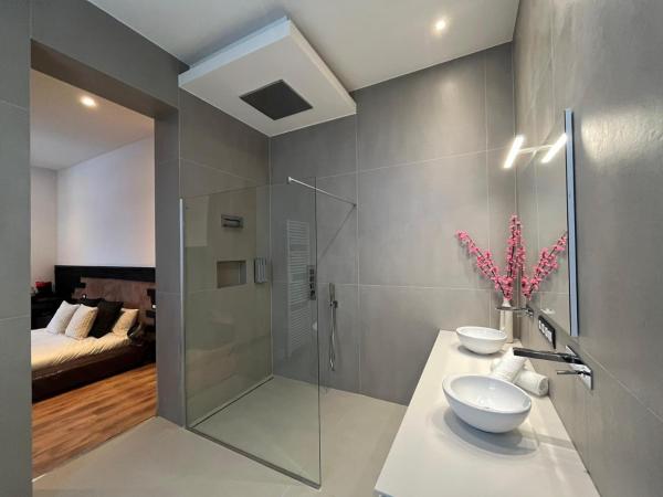 White Castle - Charleroi Airport : photo 9 de la chambre chambre double deluxe avec baignoire