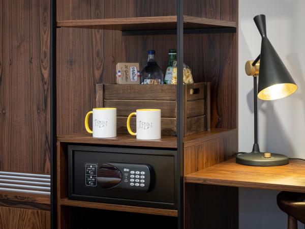 Utopian Hotel, a charming guesthouse : photo 7 de la chambre chambre lit king-size avec balcon