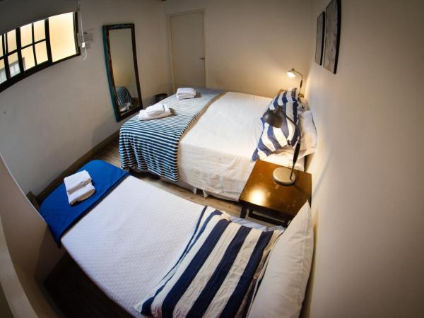BA STOP Hostel : photo 1 de la chambre chambre triple avec salle de bains privative