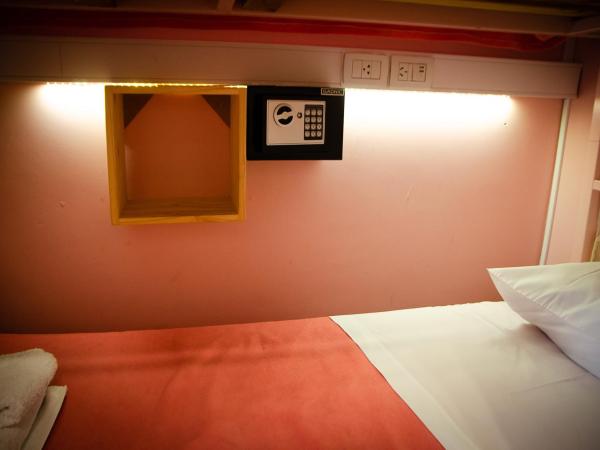 BA STOP Hostel : photo 6 de la chambre lit simple dans dortoir pour femmes