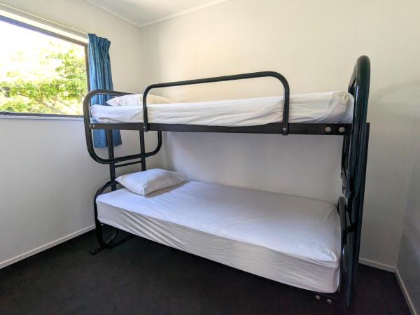 Holdens Bay Holiday Park : photo 4 de la chambre large 1 bedroom ensuite motel style unit