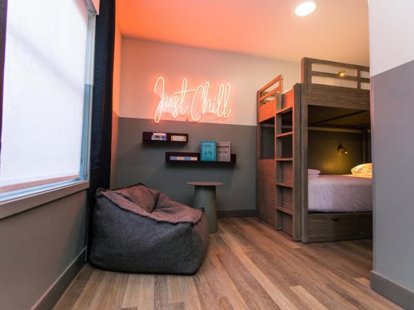 The Darwin Hotel : photo 2 de la chambre suite lit superposé