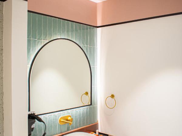 Casa Blanca Lakecity : photo 10 de la chambre suite avec balcon