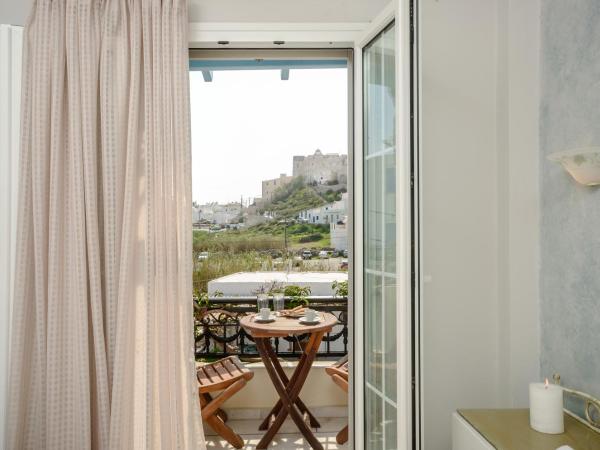 Sofi pension : photo 8 de la chambre chambre double ou lits jumeaux - vue sur ville