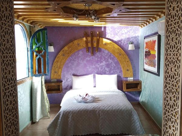 RIAD Dar Ouezzani : photo 4 de la chambre chambre deluxe avec 2 lits queen-size