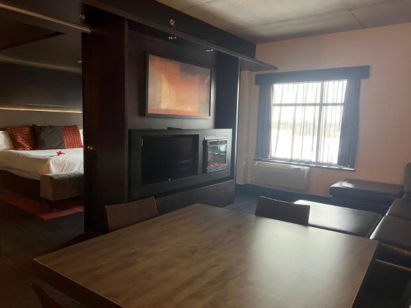 Grand Times Hotel - Aeroport de Quebec : photo 4 de la chambre suite présidentielle