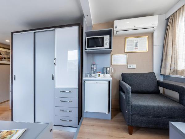 Gallery Residence & Hotel Nişantaşı : photo 7 de la chambre chambre double avec balcon - vue sur mer