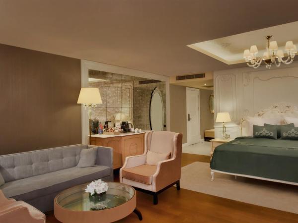 CVK Park Bosphorus Hotel Istanbul : photo 3 de la chambre suite de luxe avec accès au salon