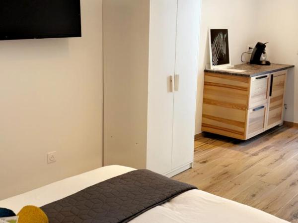 Chambre le Petit Olivier : photo 3 de la chambre chambre double avec salle de bains privative