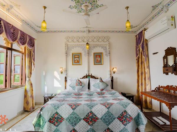 Zostel Udaipur : photo 2 de la chambre chambre double – vue sur lac