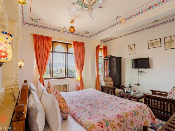 Zostel Udaipur : photo 5 de la chambre chambre double – vue sur lac