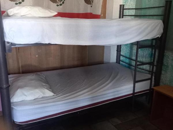 Hostal Bravo Vallarta : photo 4 de la chambre chambre triple Économique