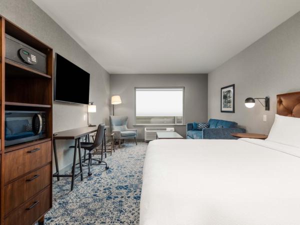 Four Points by Sheraton Kelowna Airport : photo 7 de la chambre premium deluxe, 1 king, 1 sofa bed