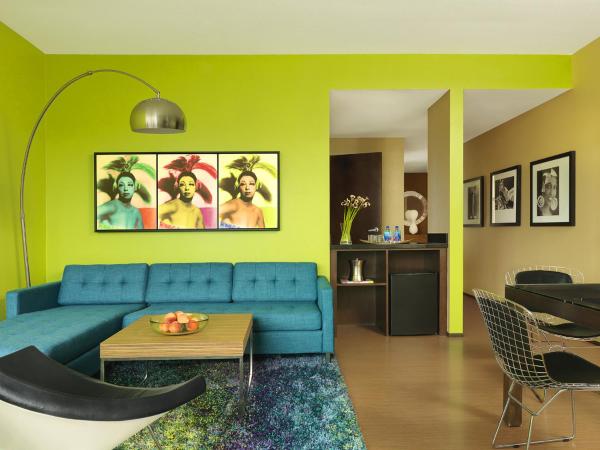 The Moonrise Hotel : photo 2 de la chambre suite premier