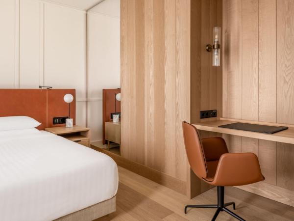 Munich Marriott Hotel City West : photo 2 de la chambre chambre lit king-size exéctive - accès au salon