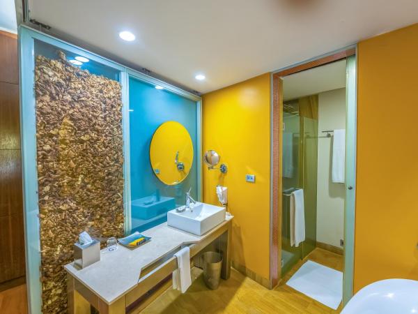 O Hotel Pune : photo 10 de la chambre chambre premier avec baignoire