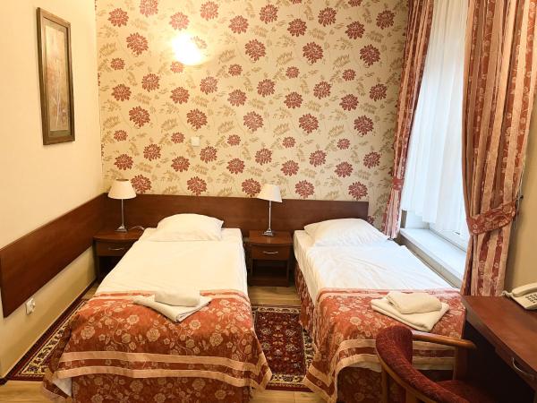 Hotel Logos : photo 6 de la chambre chambre triple